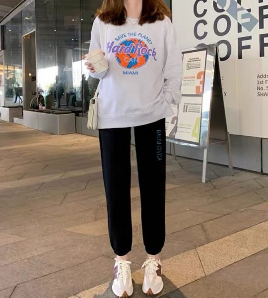 Quần bầu jogger bo gấu chất tổ ong thêu chữ